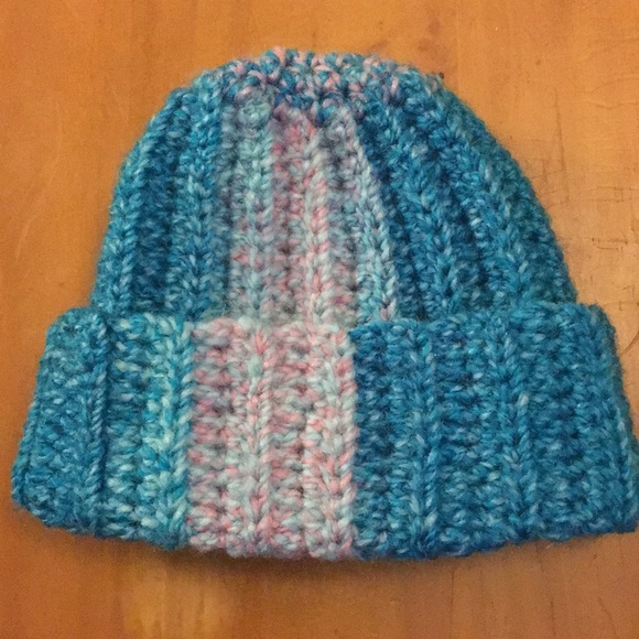 🌺 Baby hat, hand crocheted pink and blue - Picture 3 of 8